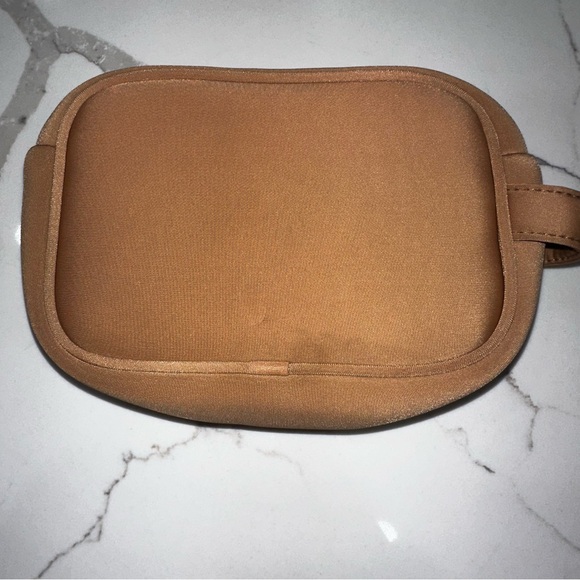 MYTAGALONGS Neoprene Organizer Pouch - Toiletry & Tech Bag - Camel/Tan - Picture 3 of 8